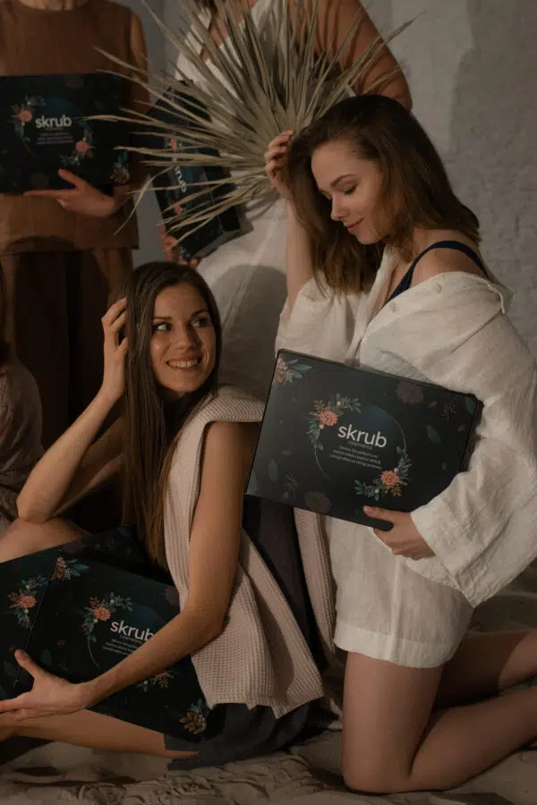 DĀVANU KOMPLEKTS KASTĒ AR ZIEDIEM 5 - Image 2