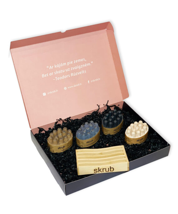 DĀVANU KOMPLEKTS KASTĒ AR ZIEDIEM 7